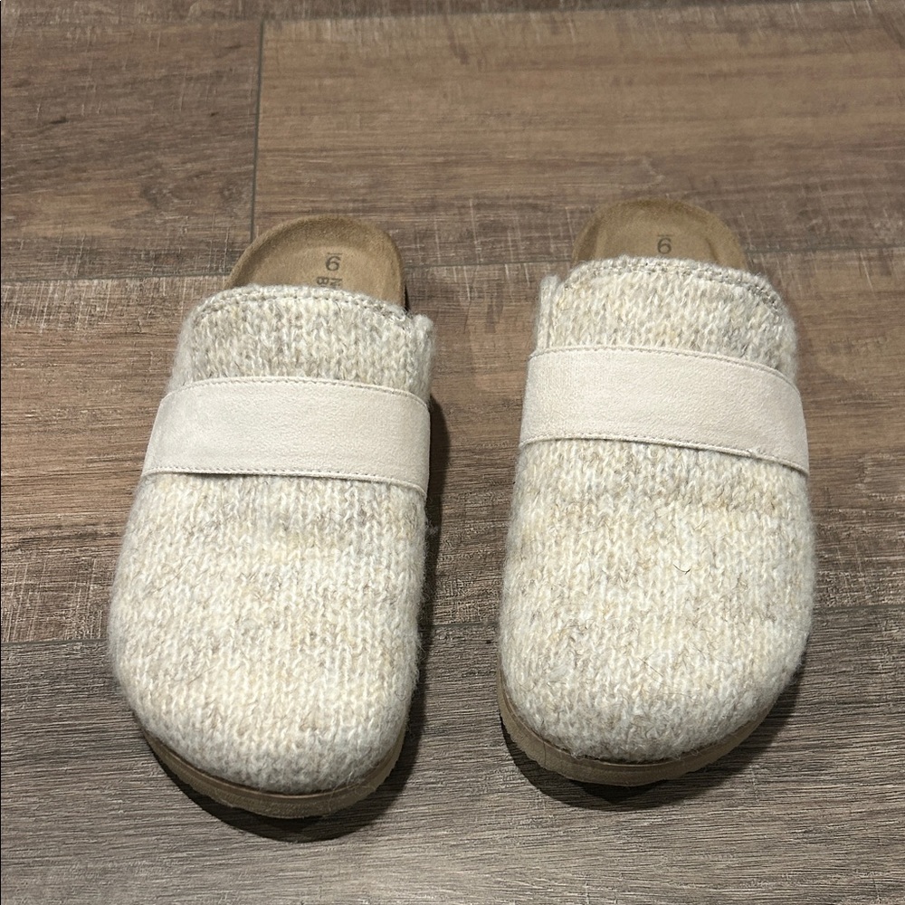Women’s 9 Clogs